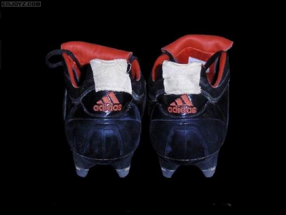 调整大小 zinedine_zidane_match_worn_boots_6.jpg