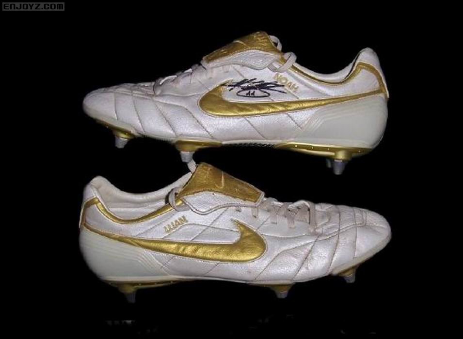 调整大小 miroslav_klose_match_worn_boots_4.jpg