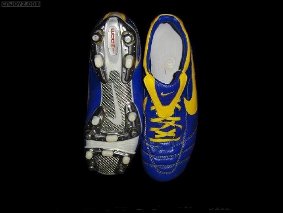 carlos_tevez_match_worn_boots_3.jpg