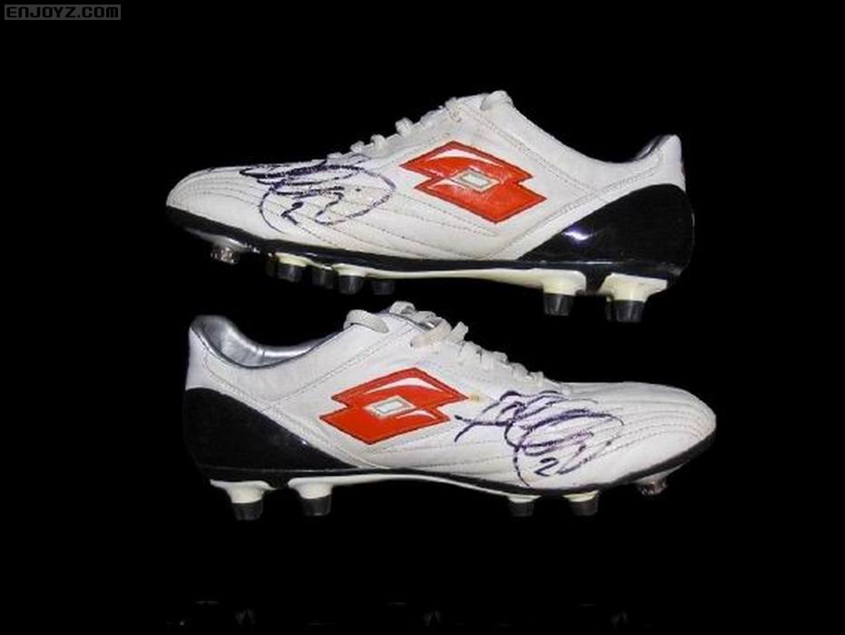 调整大小 glen_johnson_match_worn_boots_5.jpg