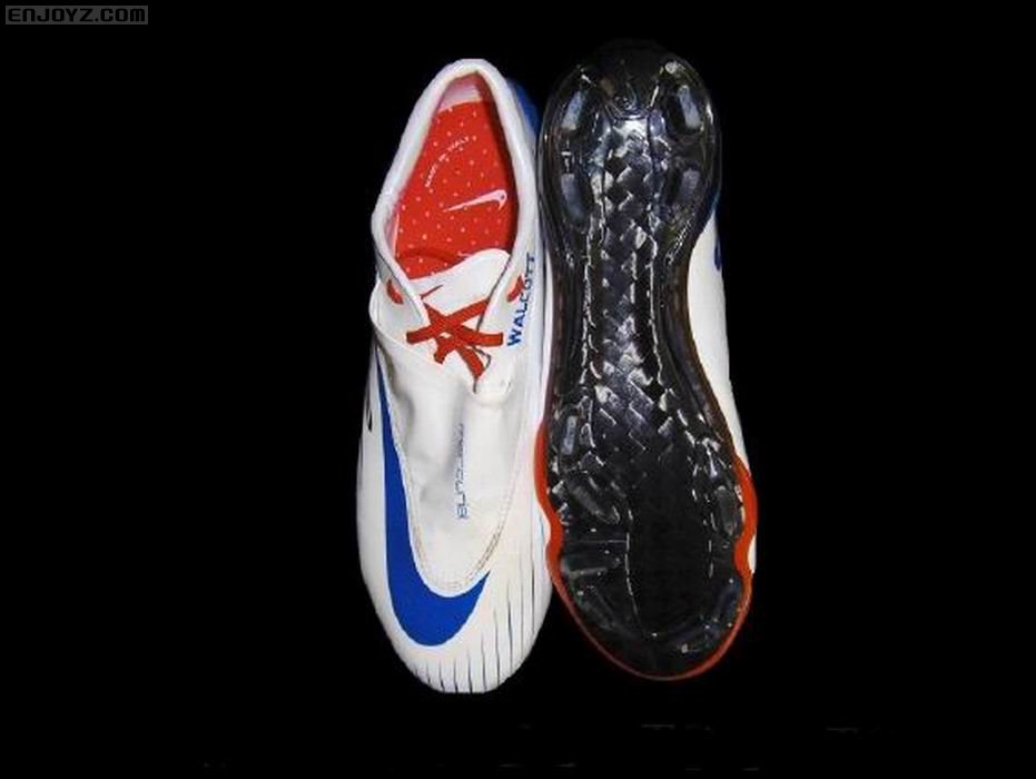 调整大小 theo_walcott_match_worn_boots_3.jpg