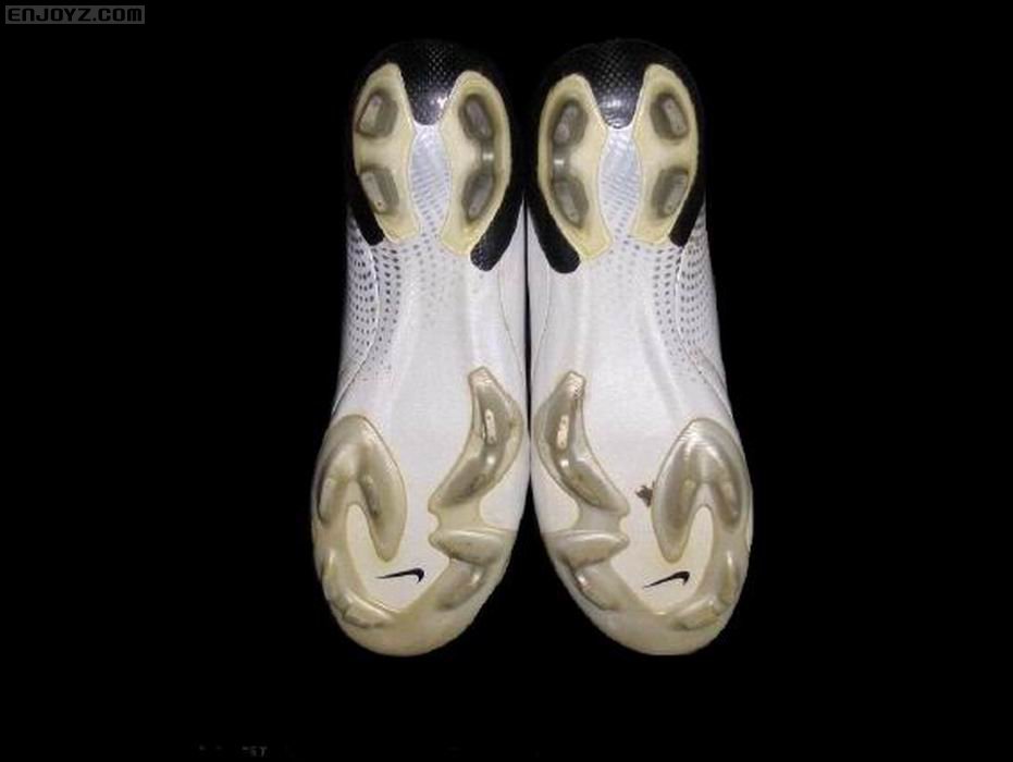 调整大小 dani_alves_match_worn_boots_6.jpg