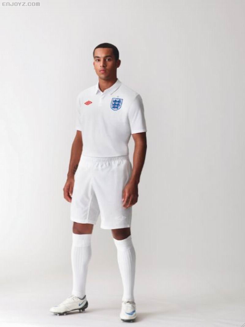 调整大小 theo-walcott-england-home-shirt-new.jpg