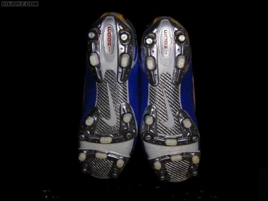 carlos_tevez_match_worn_boots_6.jpg