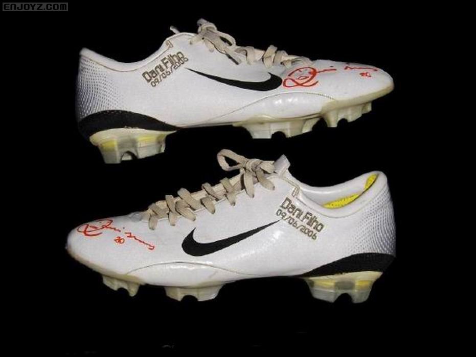 调整大小 dani_alves_match_worn_boots_4.jpg