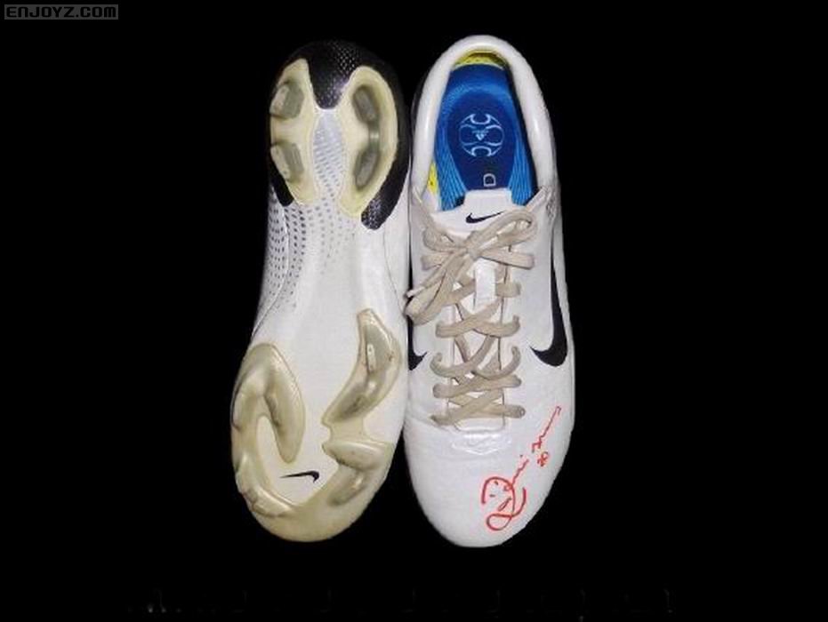 调整大小 dani_alves_match_worn_boots_3.jpg