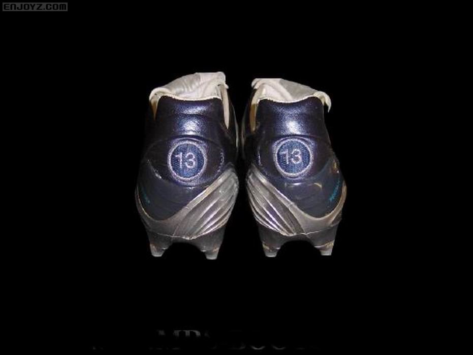 调整大小 michael_ballack_match_worn_boots_6.jpg