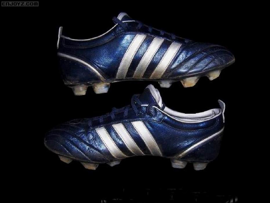 调整大小 karim_benzema_match_worn_boots_5.jpg