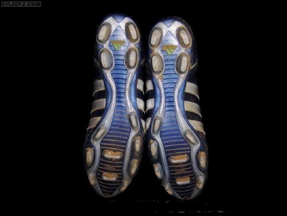 调整大小 karim_benzema_match_worn_boots_6.jpg