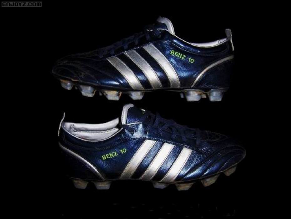 调整大小 karim_benzema_match_worn_boots_4.jpg