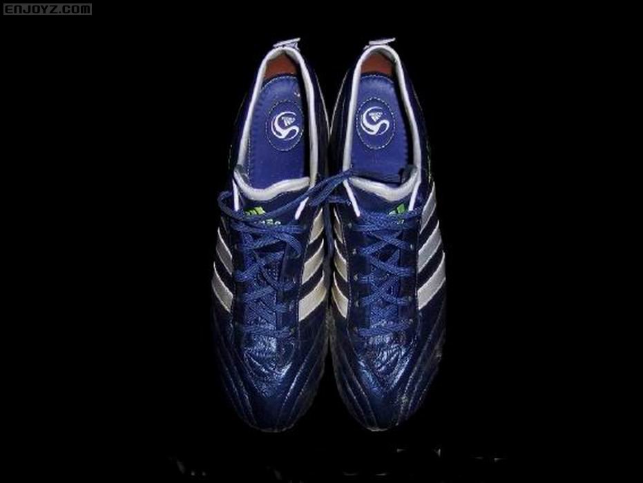 调整大小 karim_benzema_match_worn_boots_2.jpg