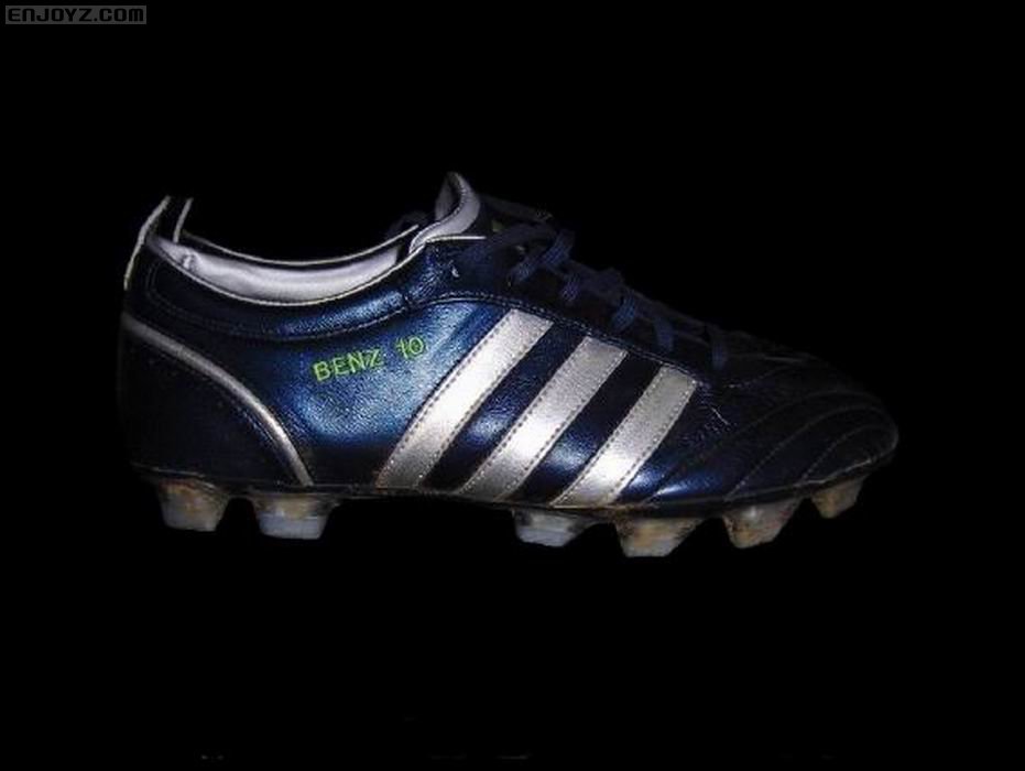 调整大小 karim_benzema_match_worn_boots_1.jpg