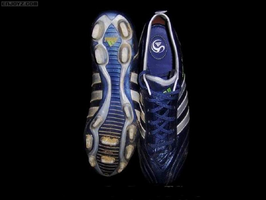 调整大小 karim_benzema_match_worn_boots_3.jpg