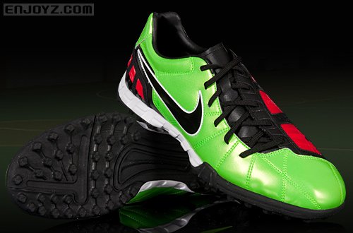 Nike%20Total%2090%20Shoot%20III%20Astro.jpg