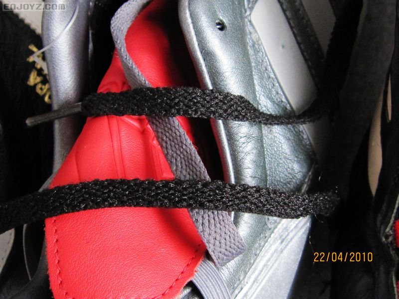 与银色MANIA SAMPLE相比，落场鞋带反而更接近于COPA的鞋带