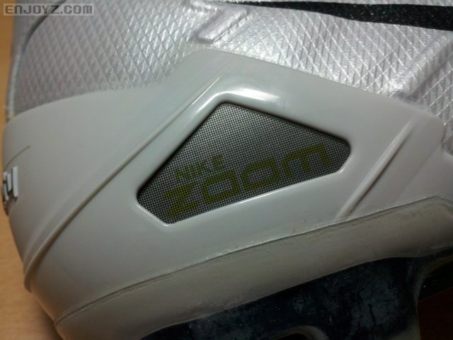 Nike Zoom (想起了耐克的廣告，Air 的氣體是來自出色運\動員, 我這隻不就來自斯科爾斯)