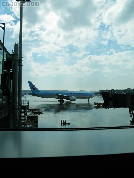 乘坐大韩航空抵达首尔 小雨