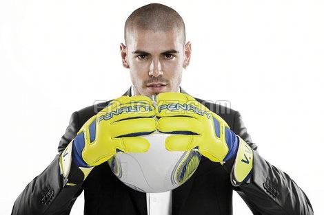 victor-valdes-penalty-football-boots-s11.jpg