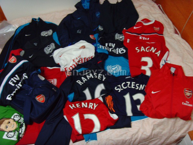 今年买的阿森纳,fly emirates.