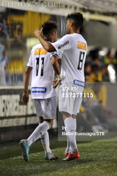 157277115-neymar-of-santos-celebrates-a-scored-goal-gettyimages.jpg