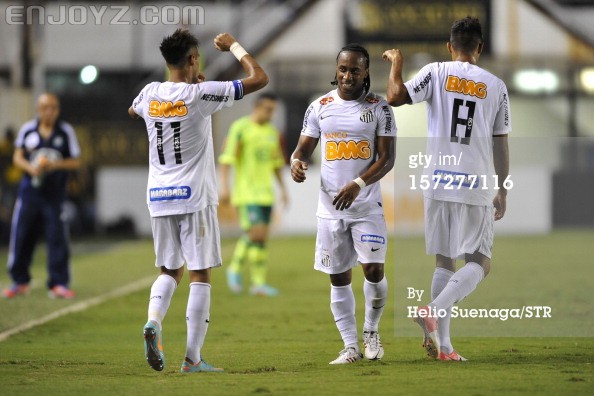 157277116-neymar-of-santos-celebrates-a-scored-goal-gettyimages.jpg