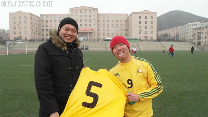 孙峰，前任俱乐部主席，现在仍然在普通球员的位置上为团队服务