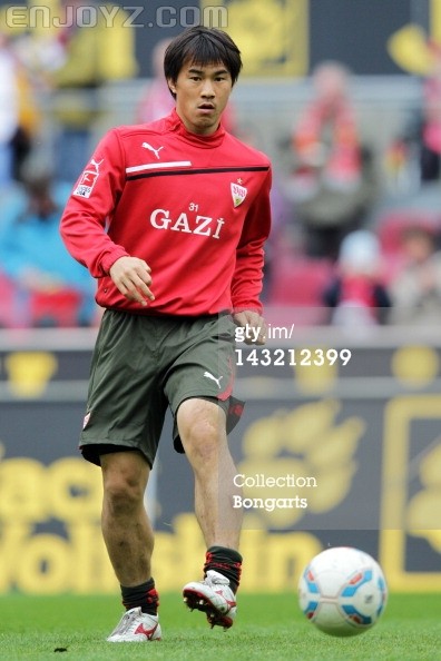 143212399-shinji-okazaki-of-vfb-warms-up-prior-to-the-gettyimages.jpg