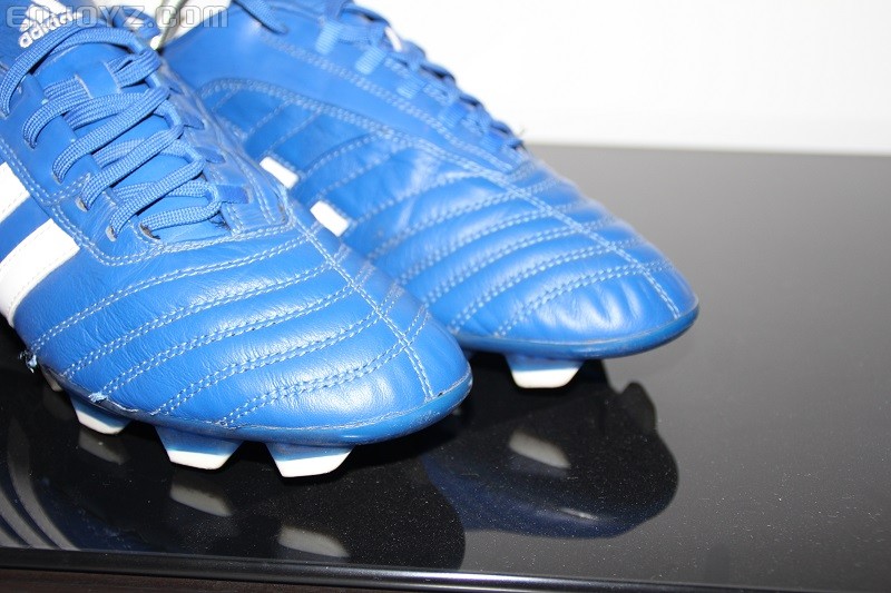 清理闲置足球鞋adipure3卡卡3代蓝色实战