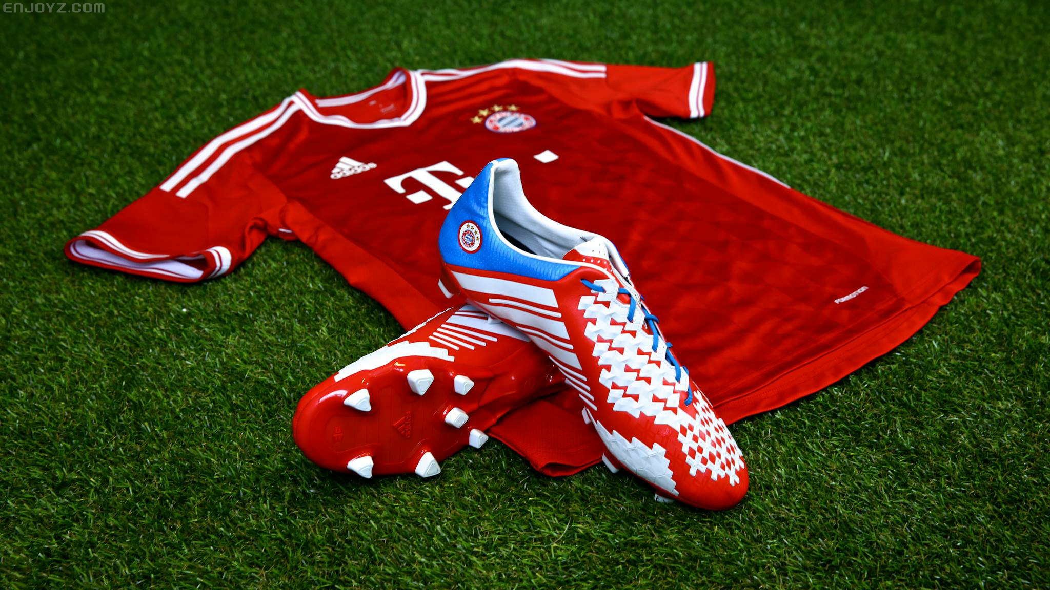 特别炫的拜仁版战靴 adidas fc bayern munich predator lz