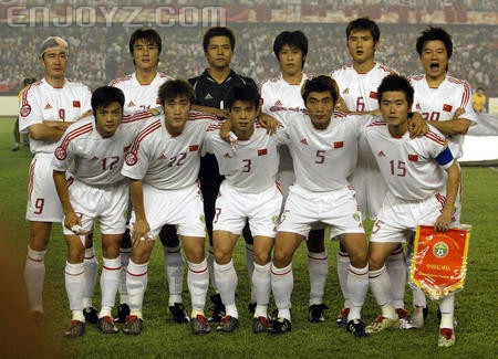 2004年8月7日第13届亚洲杯决赛肇俊哲下半场落场
