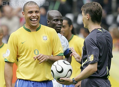 Ronaldo_laughs_ref_LubosMichel.jpg